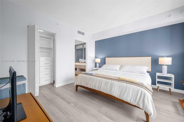 55 SW 9th St 3306, Miami, FL 33130