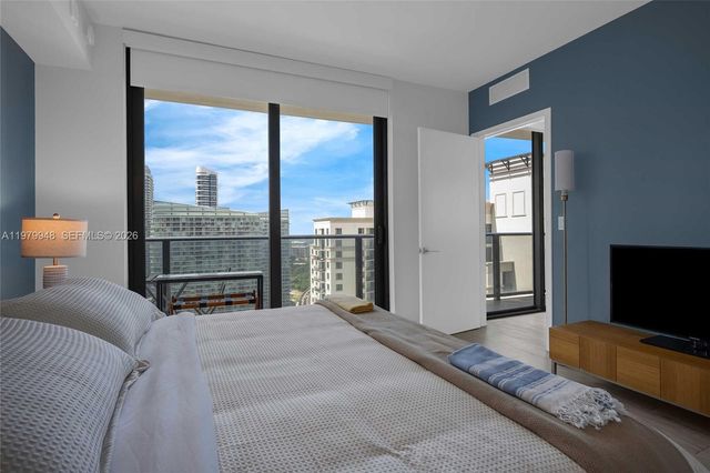 55 SW 9th St 3306, Miami, FL 33130