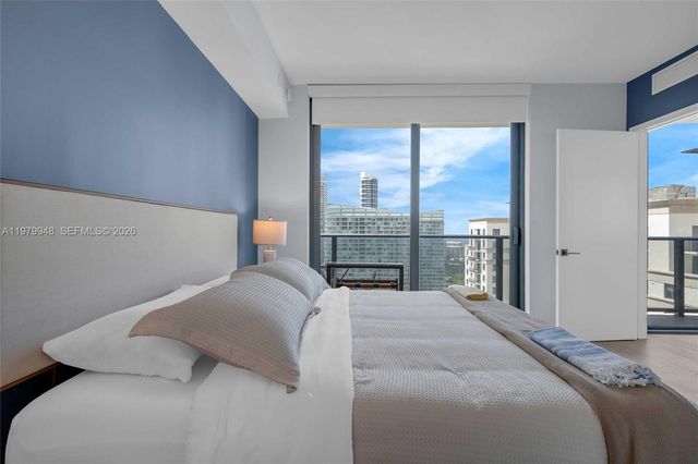 55 SW 9th St 3306, Miami, FL 33130