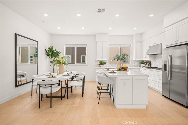 271 Lynx, Irvine, CA 92618