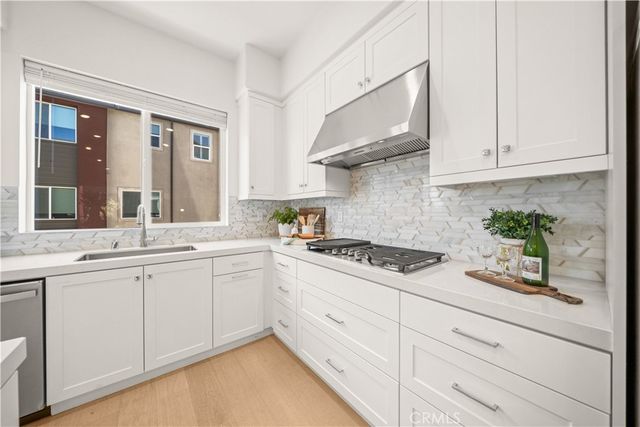 271 Lynx, Irvine, CA 92618
