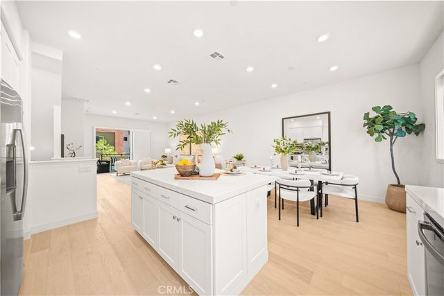 271 Lynx, Irvine, CA 92618