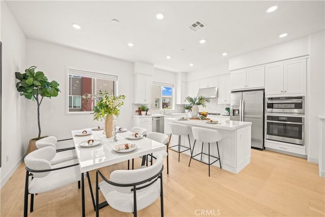 271 Lynx, Irvine, CA 92618