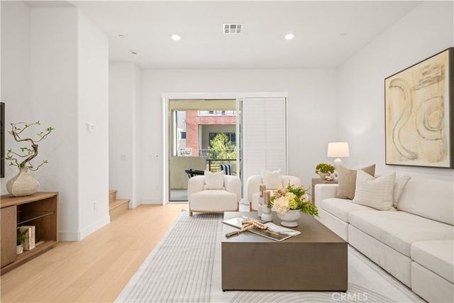 271 Lynx, Irvine, CA 92618