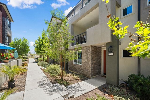 271 Lynx, Irvine, CA 92618