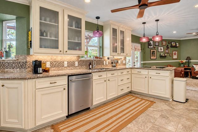 12315 Thaman Drive, Dickinson, TX 77539