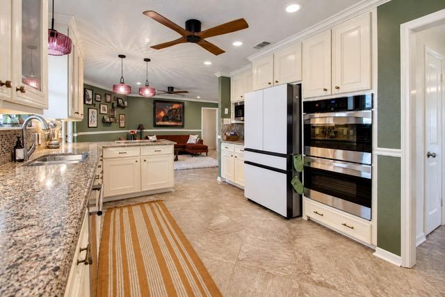 12315 Thaman Drive, Dickinson, TX 77539