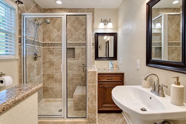 12315 Thaman Drive, Dickinson, TX 77539