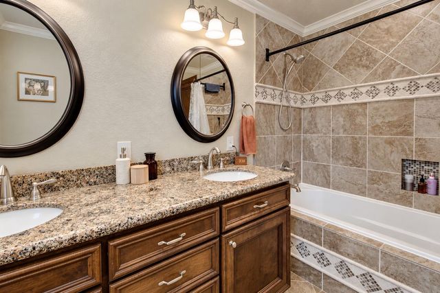 12315 Thaman Drive, Dickinson, TX 77539