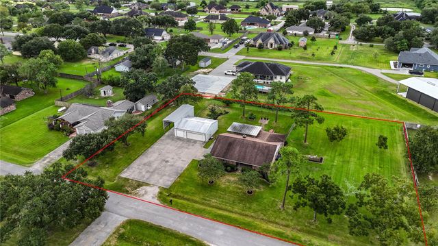 12315 Thaman Drive, Dickinson, TX 77539