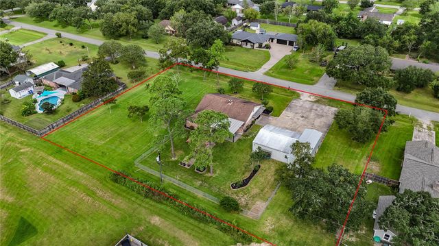 12315 Thaman Drive, Dickinson, TX 77539