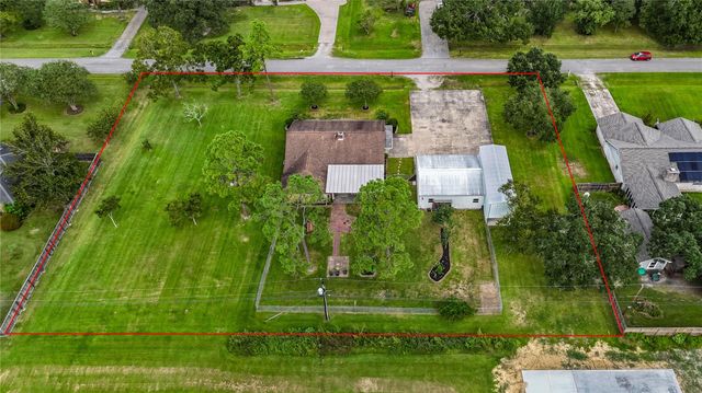 12315 Thaman Drive, Dickinson, TX 77539
