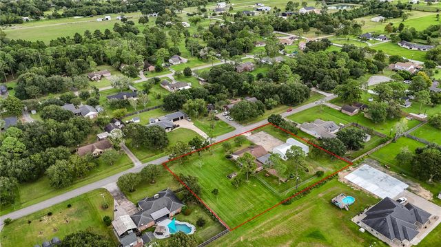 12315 Thaman Drive, Dickinson, TX 77539