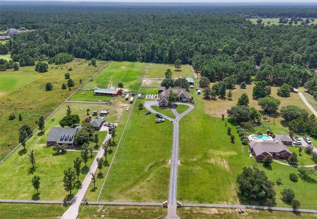 8760 Grand Lake Estates Drive, Montgomery, TX 77316