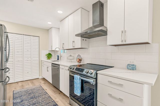 2111 S Peninsula Drive, Daytona Beach, FL 32118