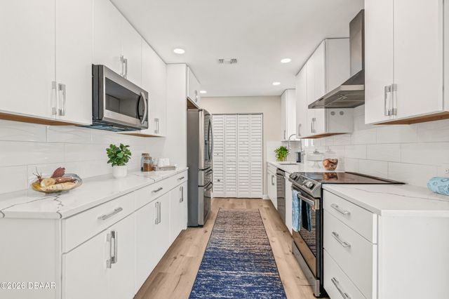 2111 S Peninsula Drive, Daytona Beach, FL 32118