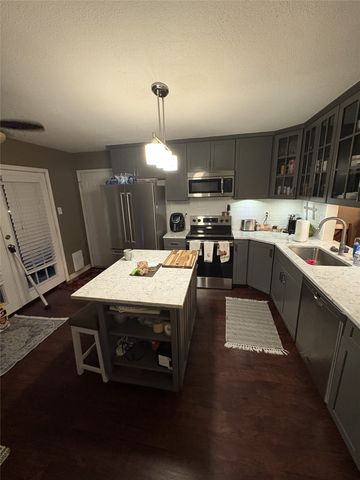 4676 Bracken Dr, Fort Worth, TX 76137