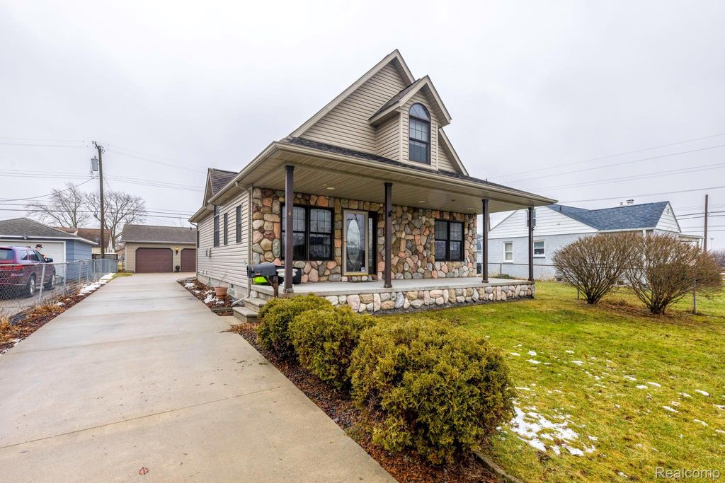 1914 Howard Street, Port Huron, MI 48060