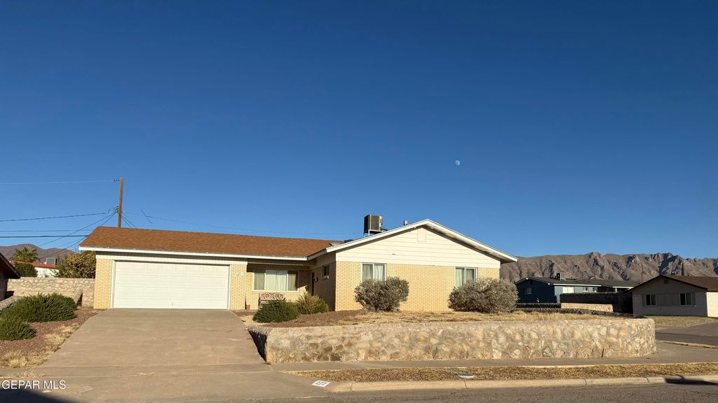 277 Vista Rio Circle 1, El Paso, TX 79912