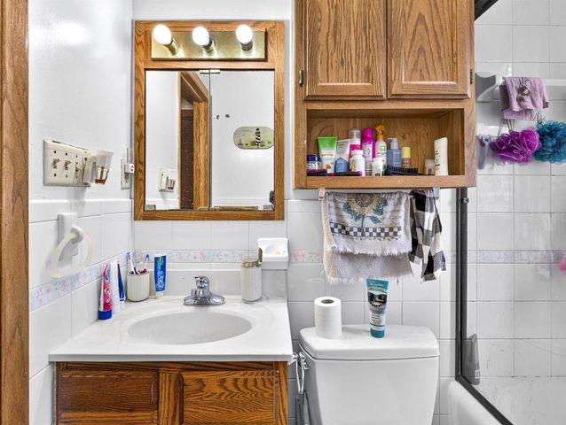 844 APPLETON ROAD, Menasha, WI 54952