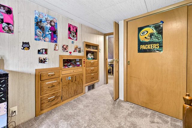 844 APPLETON ROAD, Menasha, WI 54952