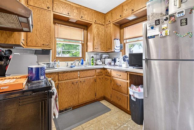 844 APPLETON ROAD, Menasha, WI 54952