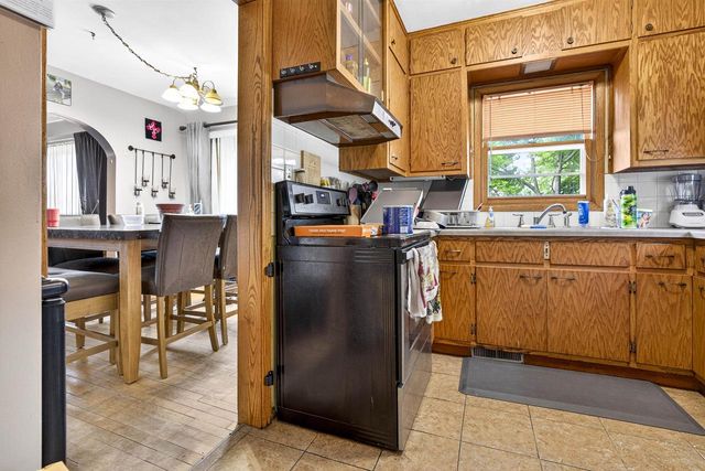 844 APPLETON ROAD, Menasha, WI 54952