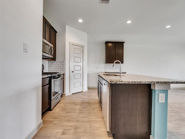 8003 Black Forest Lane, Rosharon, TX 77583