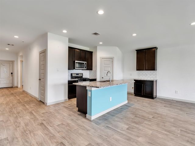 8003 Black Forest Lane, Rosharon, TX 77583