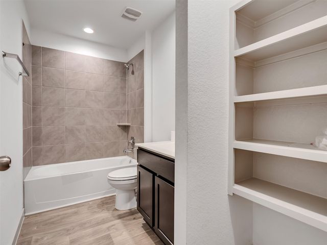 8003 Black Forest Lane, Rosharon, TX 77583