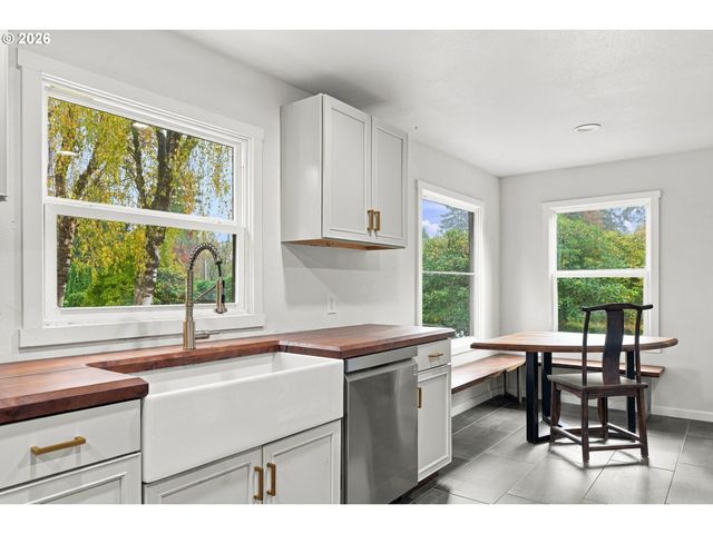5625 Se OETKIN Rd, Milwaukie, OR 97267