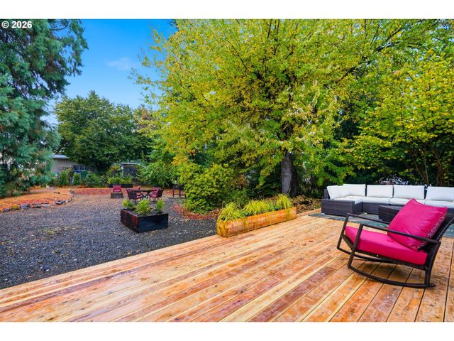 5625 Se OETKIN Rd, Milwaukie, OR 97267