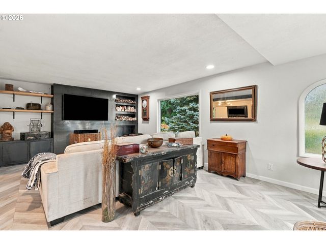 5625 Se OETKIN Rd, Milwaukie, OR 97267
