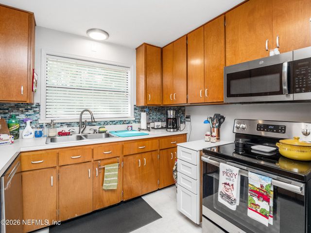 5911 HYDE PARK Circle, Jacksonville, FL 32210