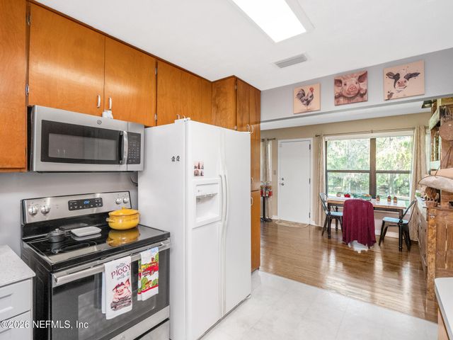 5911 HYDE PARK Circle, Jacksonville, FL 32210