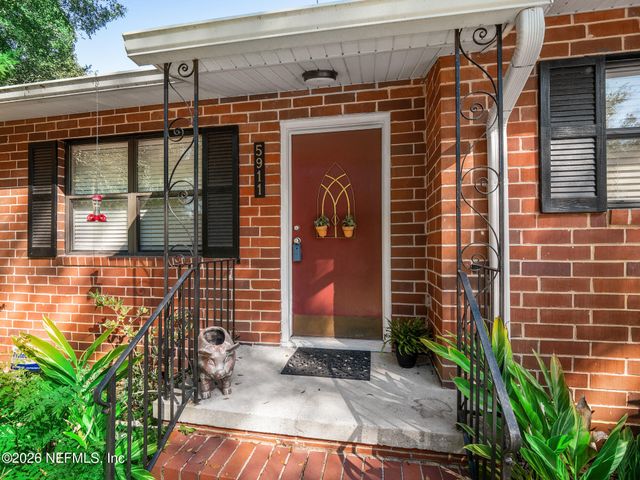 5911 HYDE PARK Circle, Jacksonville, FL 32210