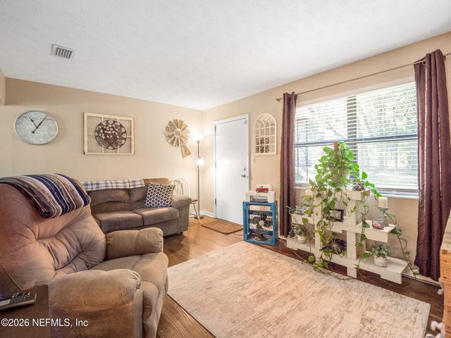 5911 HYDE PARK Circle, Jacksonville, FL 32210