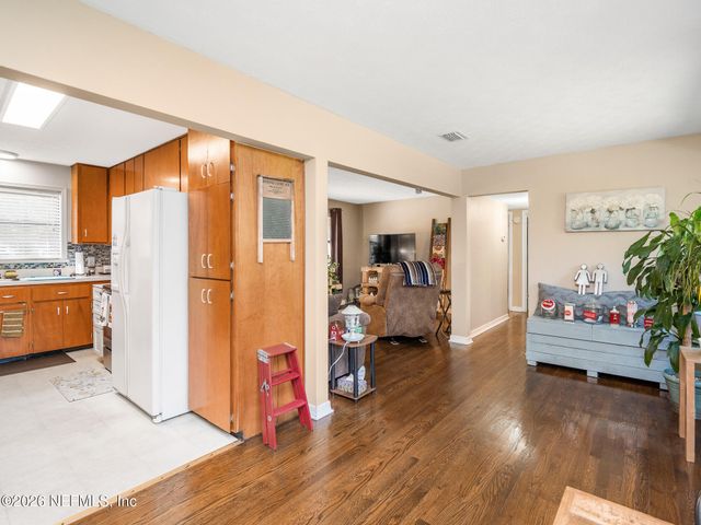 5911 HYDE PARK Circle, Jacksonville, FL 32210
