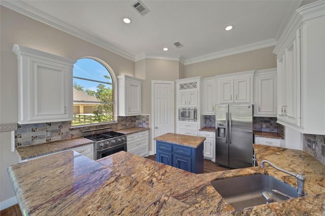 15444 Crown Oaks Drive, Montgomery, TX 77316