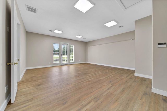 15444 Crown Oaks Drive, Montgomery, TX 77316