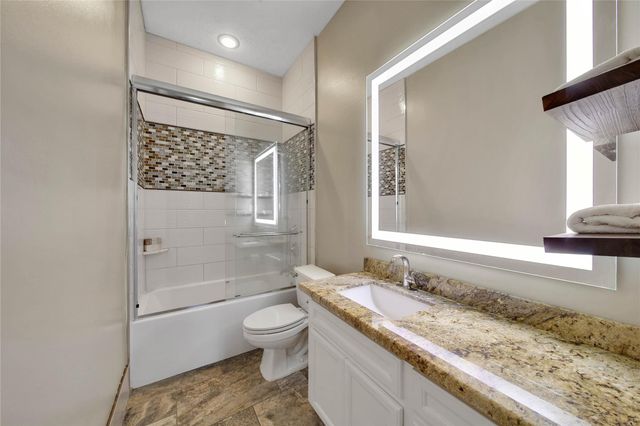 15444 Crown Oaks Drive, Montgomery, TX 77316