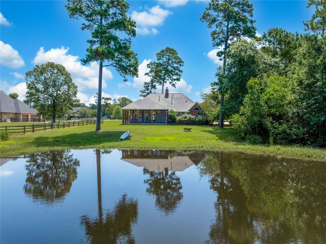 15444 Crown Oaks Drive, Montgomery, TX 77316