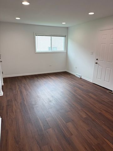 551 N Washington Avenue A, Batavia, IL 60510