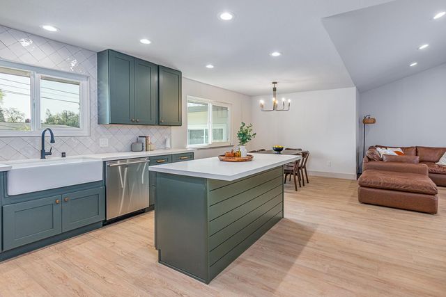 965 Jonas Ave, Sacramento, CA 95864