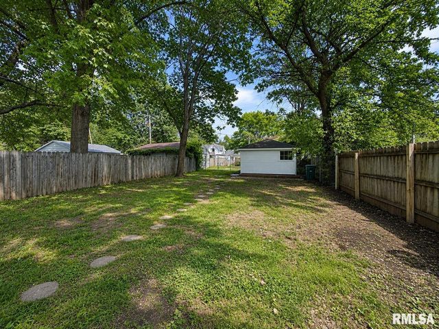 330 S STATE Street, Springfield, IL 62704
