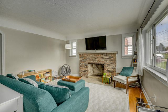 21 Woodland Avenue, Florence, KY 41042