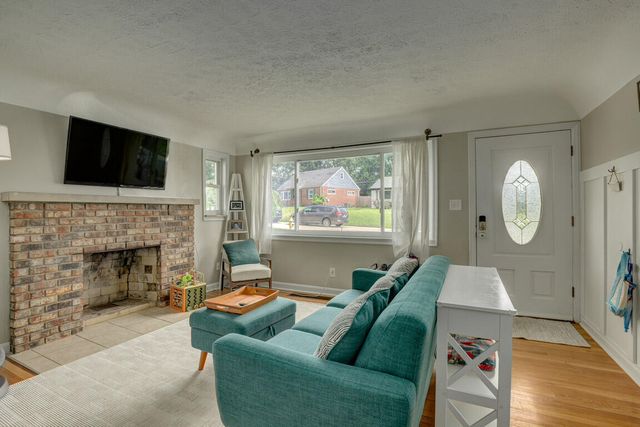 21 Woodland Avenue, Florence, KY 41042