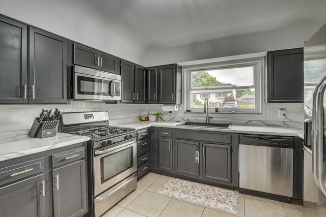 21 Woodland Avenue, Florence, KY 41042