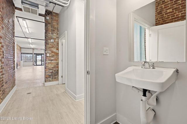 947 E Madison St, Louisville, KY 40204