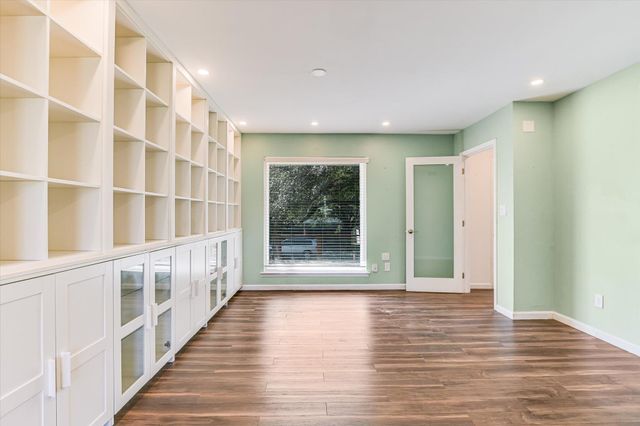 7105 Meadowood DR, Austin, TX 78723